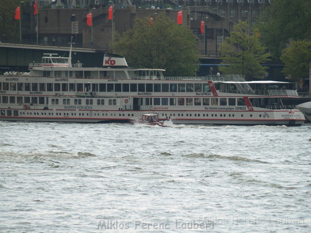 Uebungsfahrt Loeschboot und Ursula P94.JPG